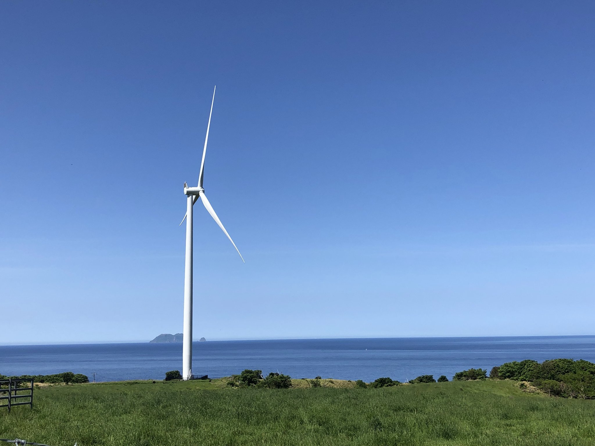 風力発電所は蓄電池システムの利用により、安定した電力供給を可能に