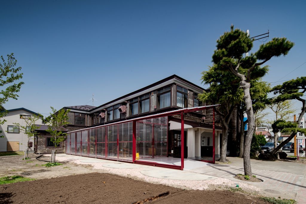 既存建物を改修した活動拠点(TENOHA 男鹿)