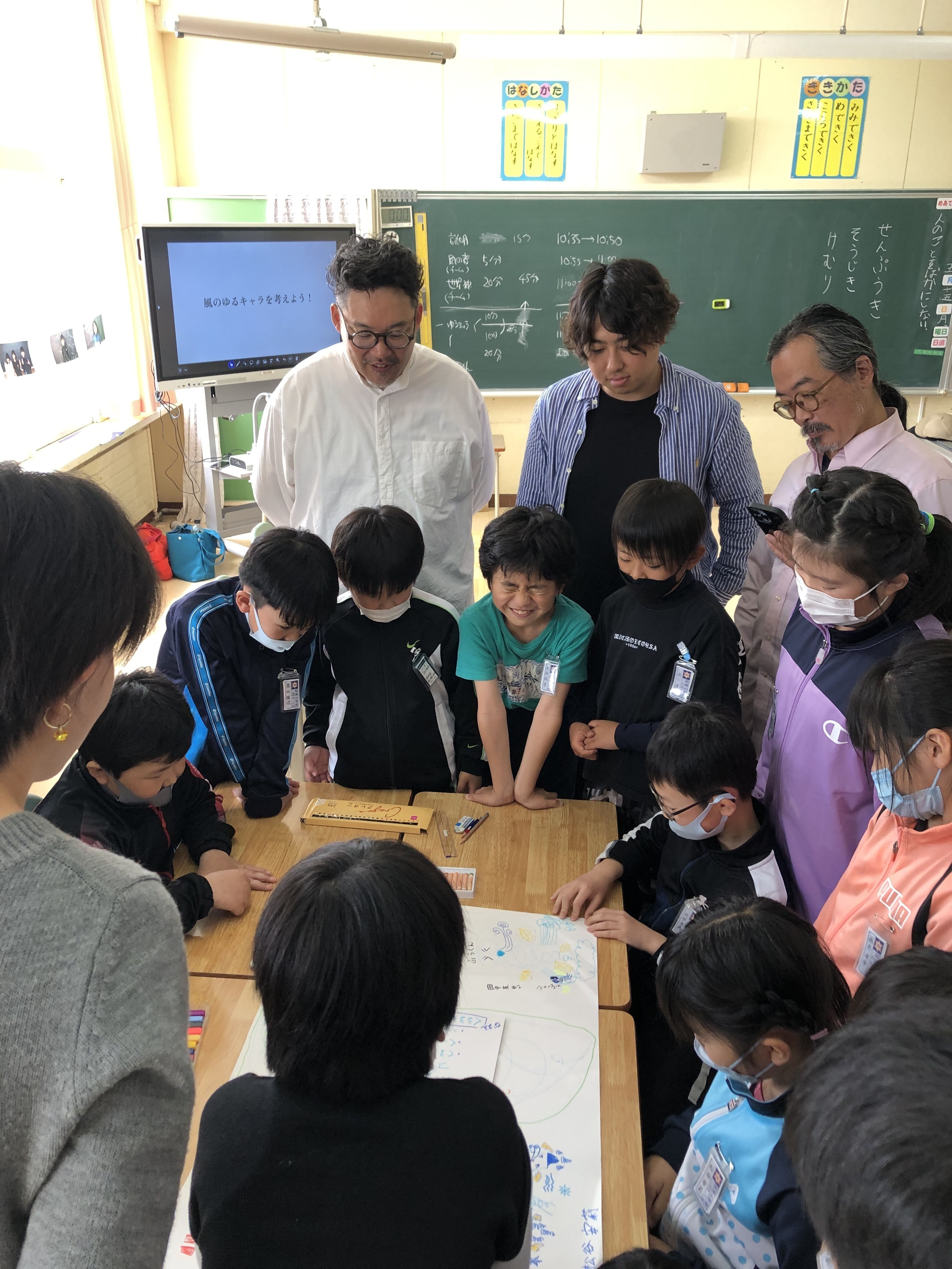 松前町立松城小学校の児童たちと