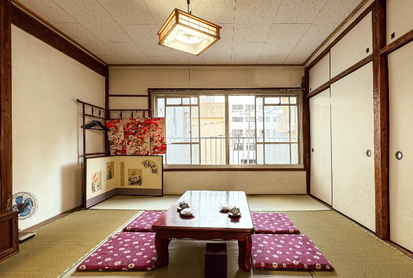 『魚ん町＋』レトロな室内